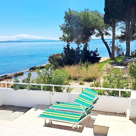 Alekos Houses-thalassa بيت للعطل *